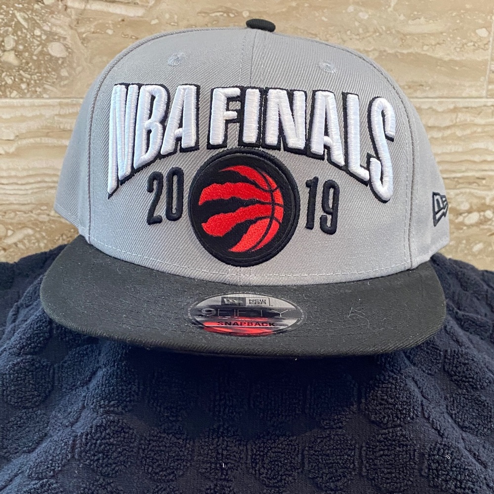 New Era 9FIFTY Snapback Cap in Gray and Black